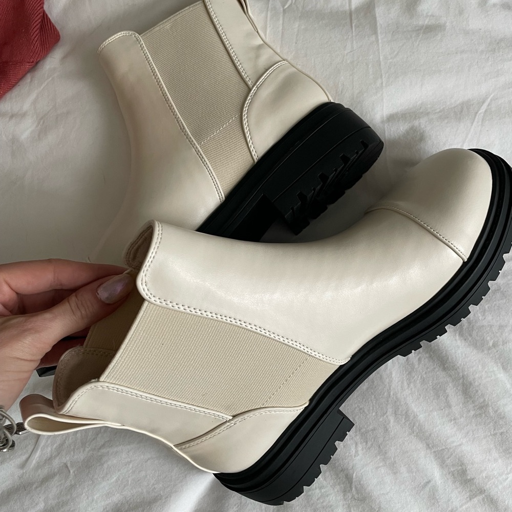 CHELSEA BOOTS - Picture 3 of 3